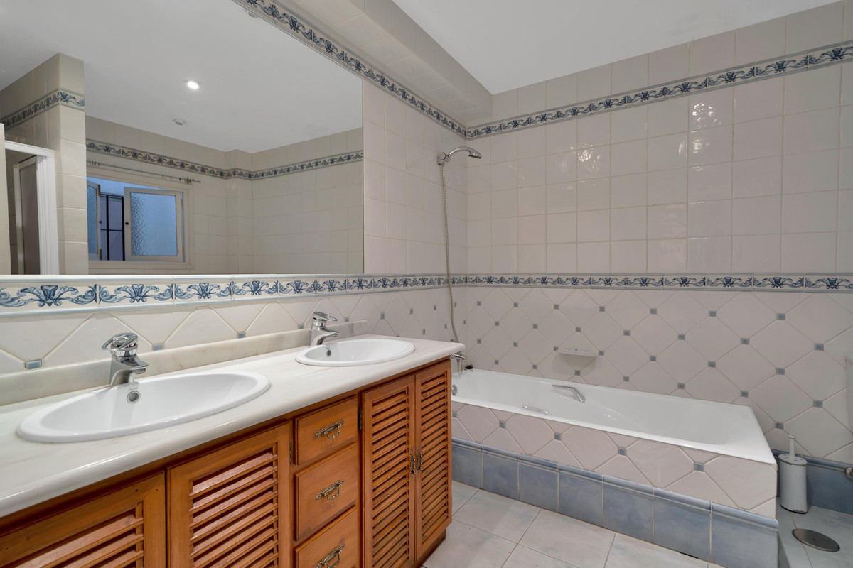 Appartement te koop in Marbella | 3 slaapkamers H5283316