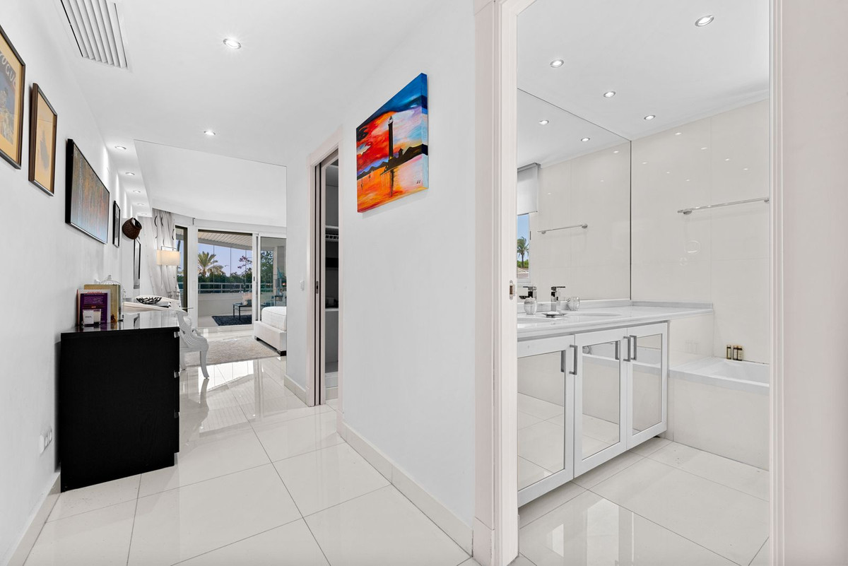 Appartement te koop in Marbella | 4 slaapkamers H5435026