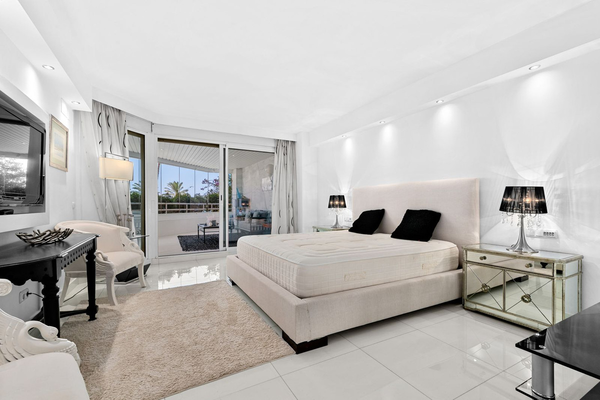 Appartement te koop in Marbella | 4 slaapkamers H5435026