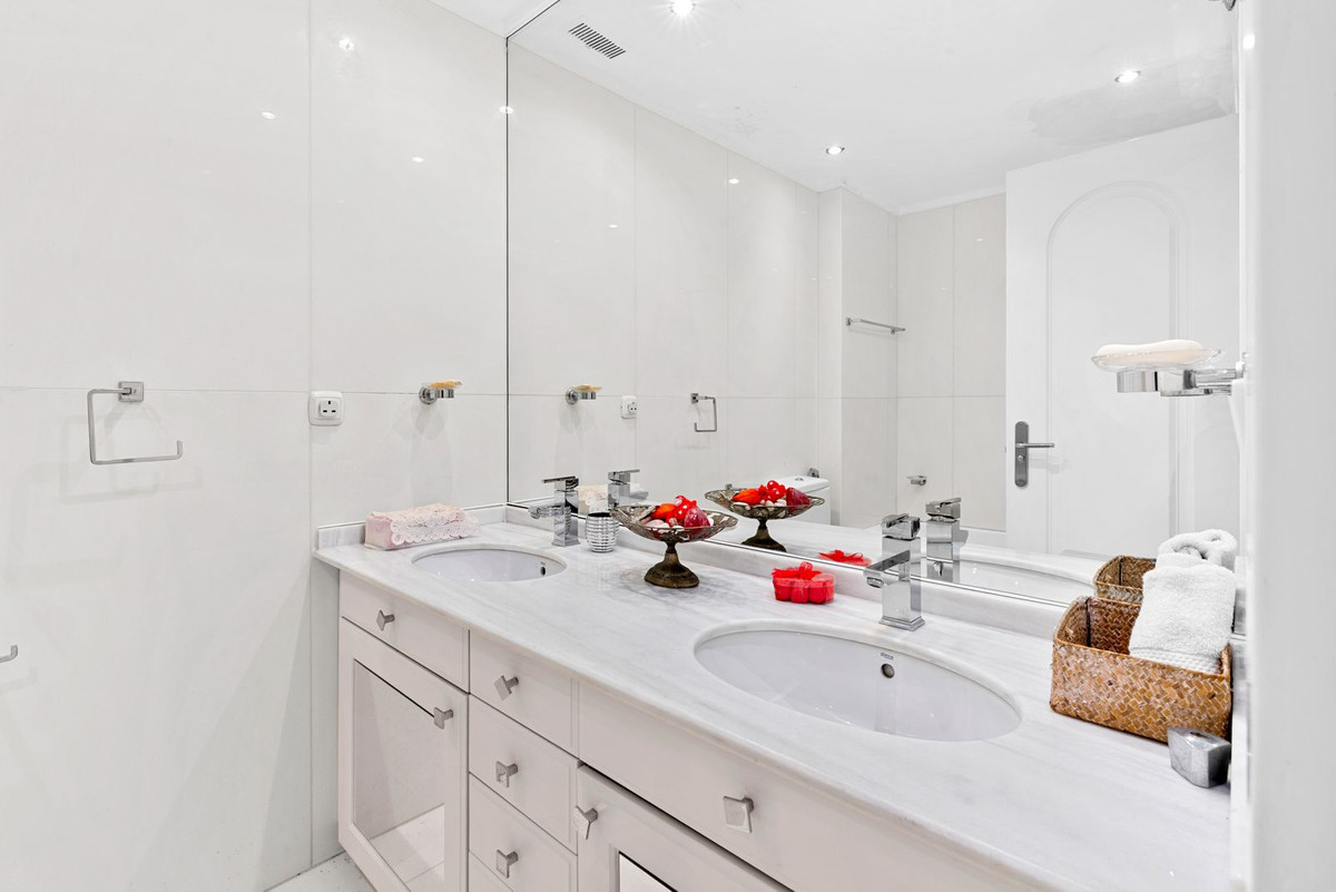 Appartement te koop in Marbella | 4 slaapkamers H5435026