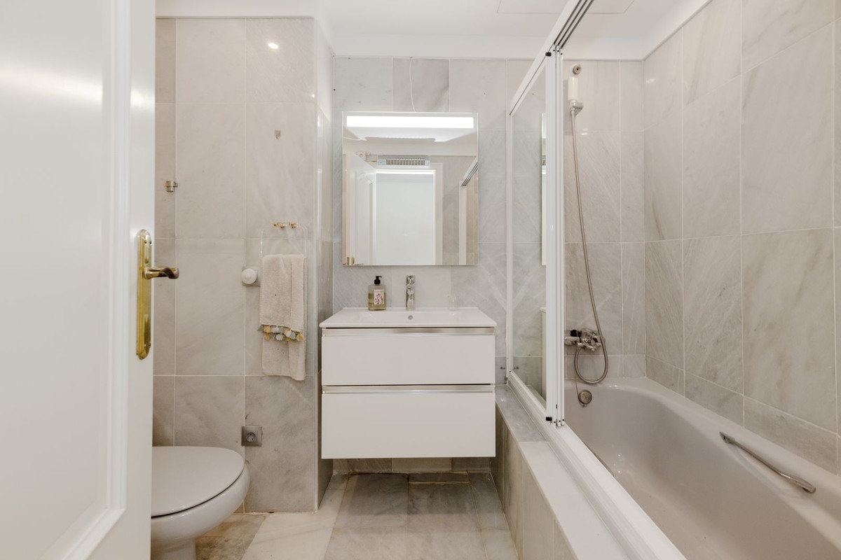 Appartement te koop in Marbella | 4 slaapkamers H5492311