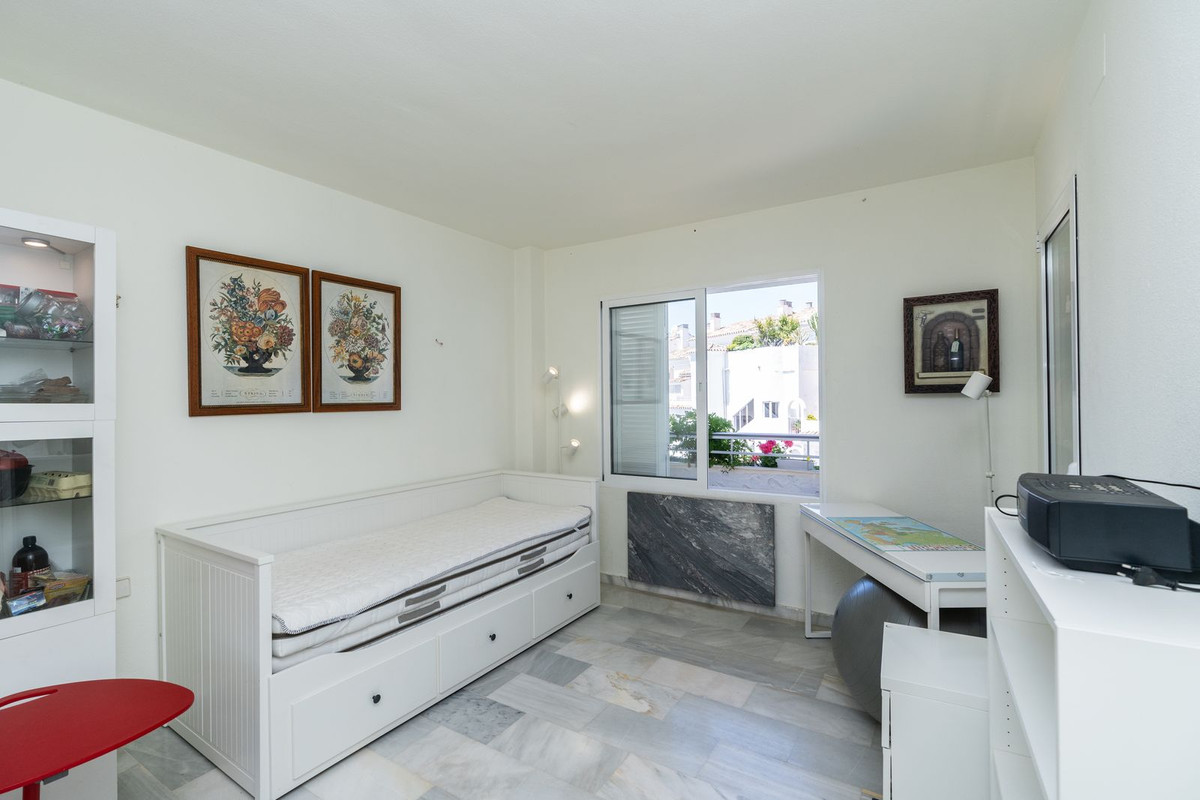 Penthouse Duplex in Marbesa-19
