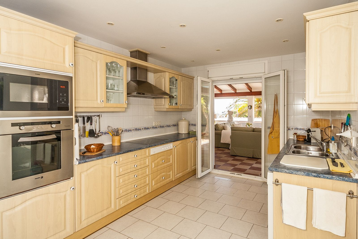 Huis te koop in Marbesa | 4 slaapkamers H5140054