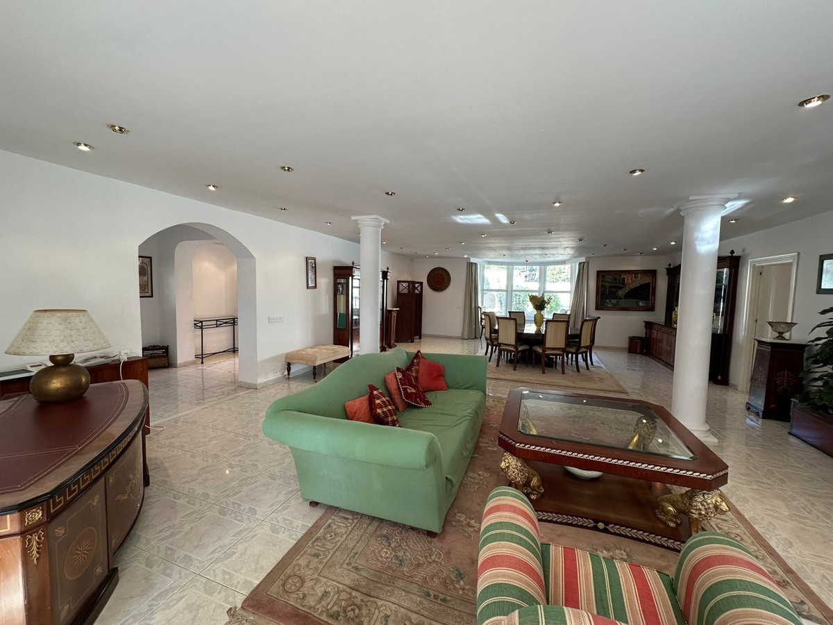 Huis te koop in Marbesa | 5 slaapkamers H5304679