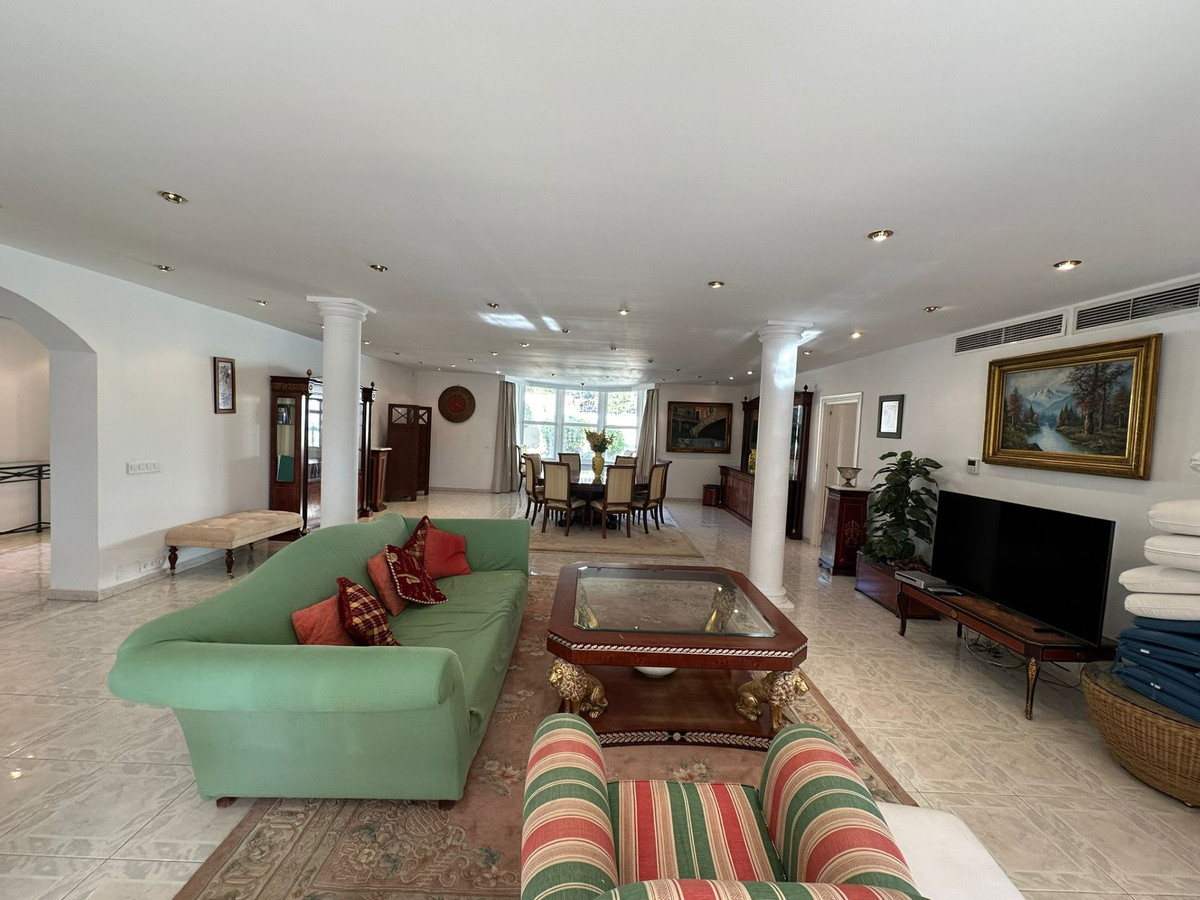 Huis te koop in Marbesa | 5 slaapkamers H5304679