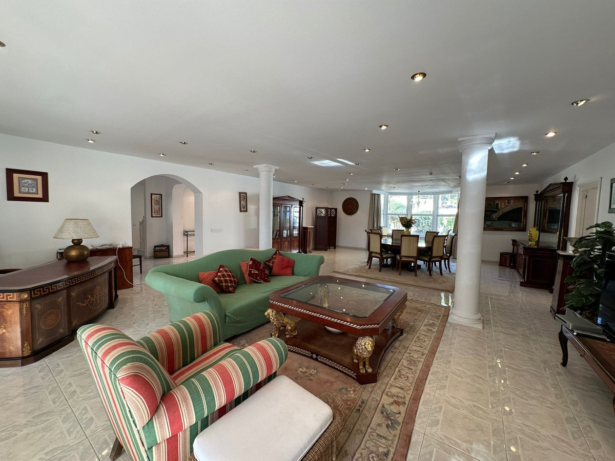 Huis te koop in Marbesa | 5 slaapkamers H5304679