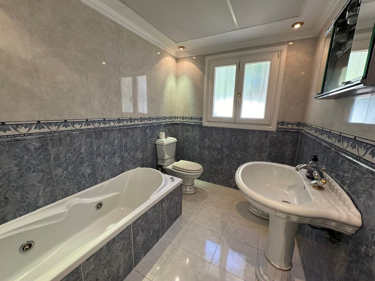 Huis te koop in Marbesa | 5 slaapkamers H5304679