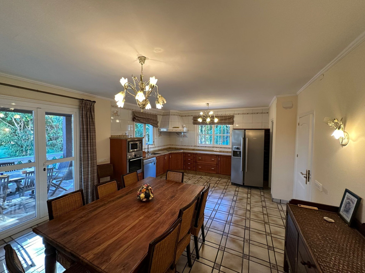 Huis te koop in Marbesa | 5 slaapkamers H5304679