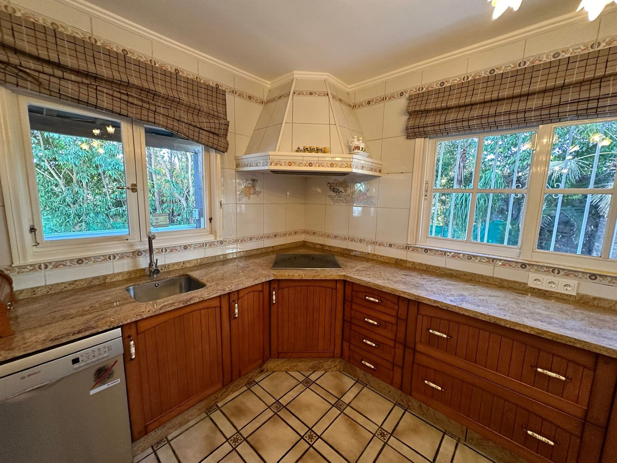 Huis te koop in Marbesa | 5 slaapkamers H5304679