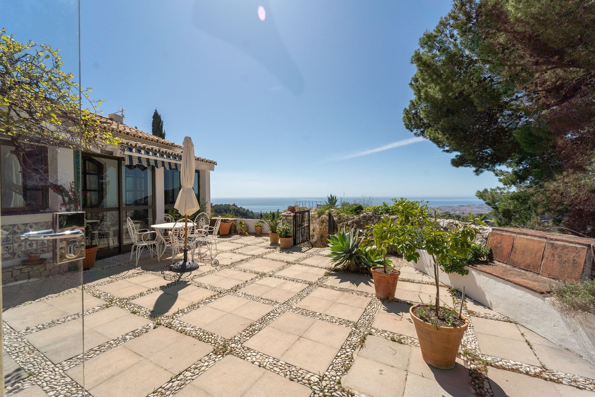 Detached Villa for sale in Mijas | 4 bedrooms H5005570
