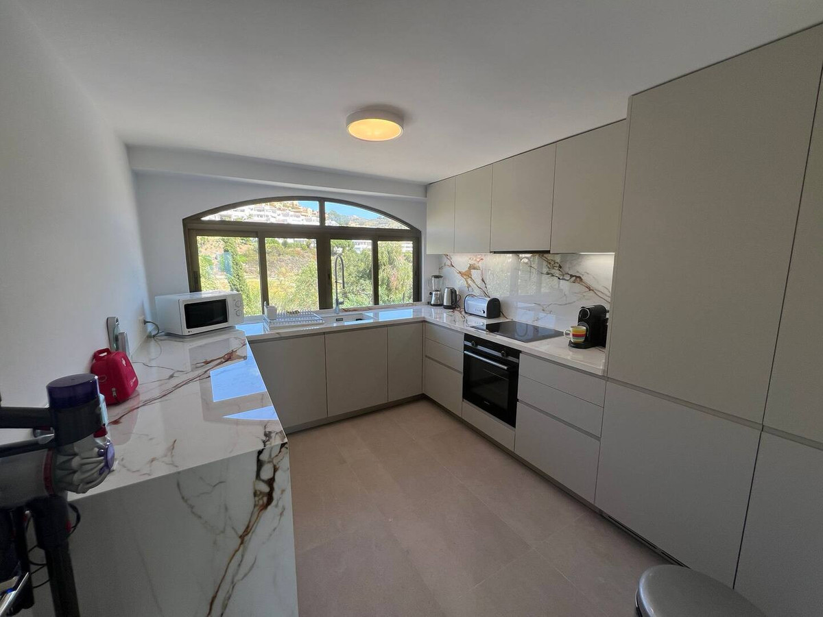 Appartement te koop in Calahonda | 4 slaapkamers H5076535