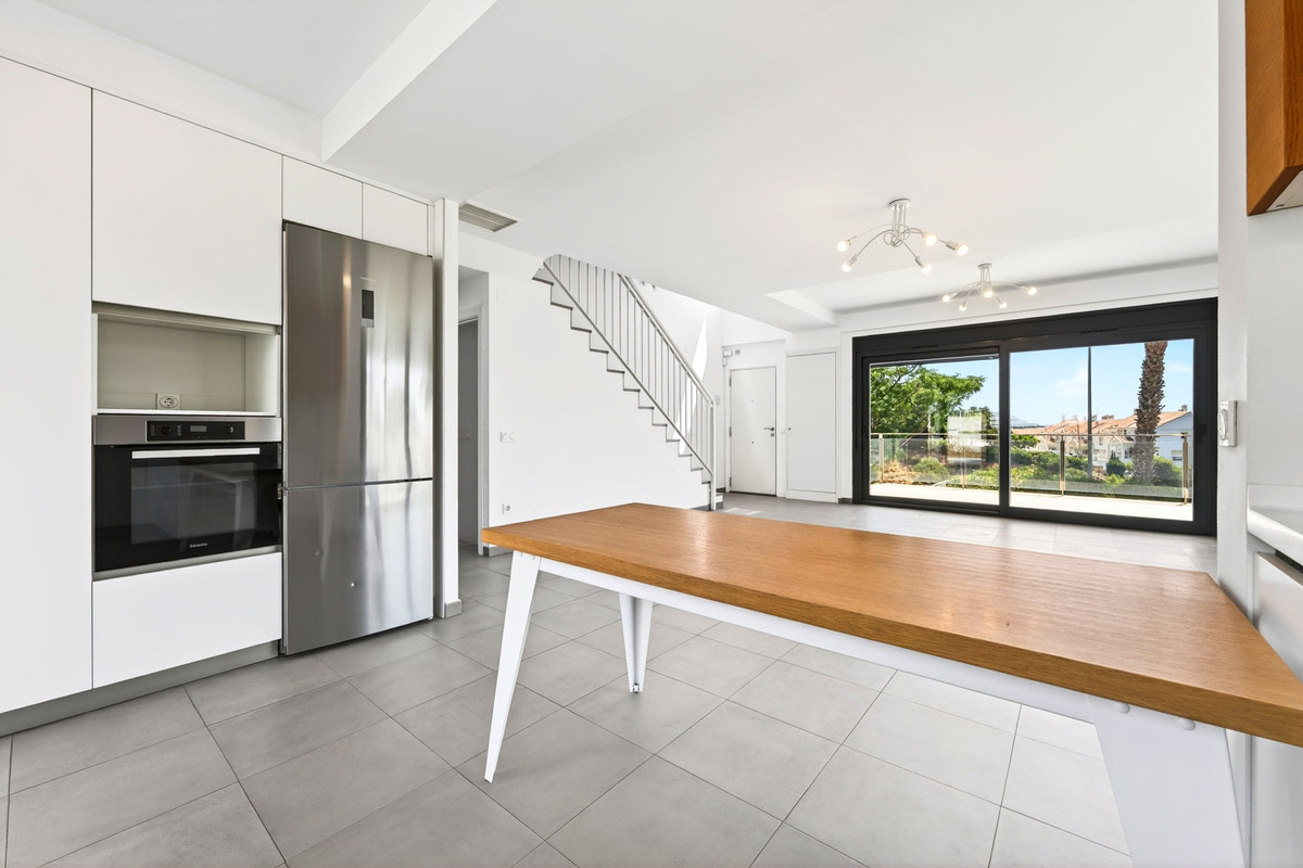 Appartement te koop in Málaga Este | 4 slaapkamers H5420239