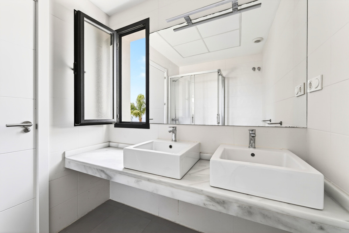 Appartement te koop in Málaga Este | 4 slaapkamers H5420239