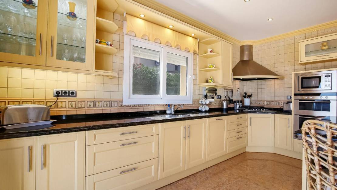 Huis te koop in Moraira | 4 slaapkamers H5473348