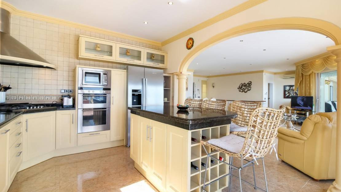 Huis te koop in Moraira | 4 slaapkamers H5473348
