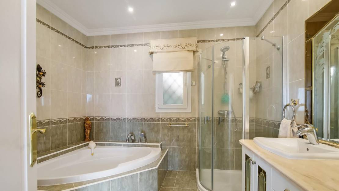 Huis te koop in Moraira | 4 slaapkamers H5473348