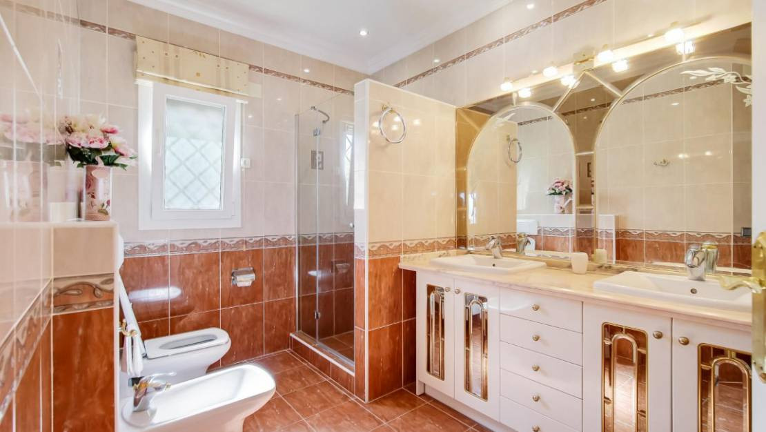 Huis te koop in Moraira | 4 slaapkamers H5473348