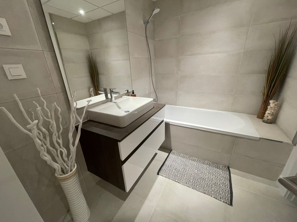 Tussenverdieping Appartement in New Golden Mile-8