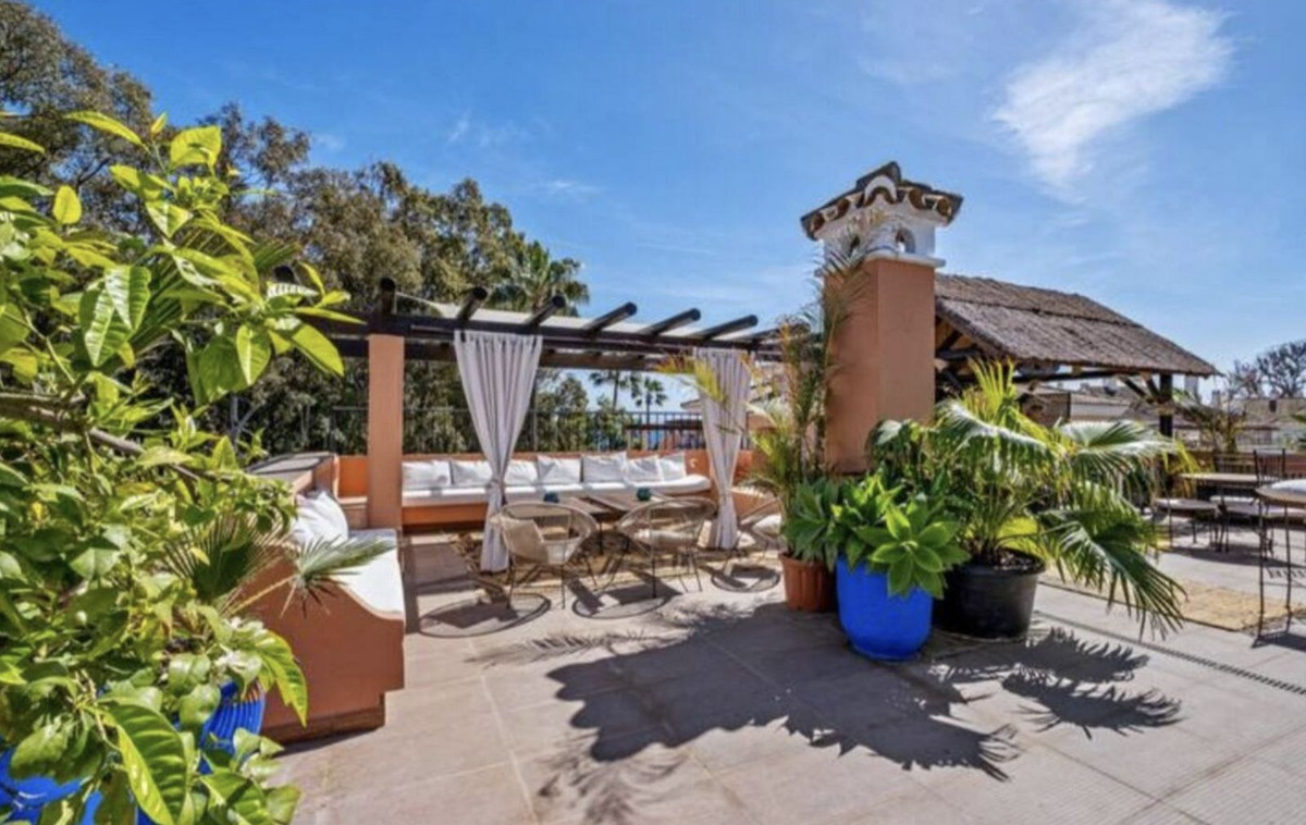 Penthouse in New Golden Mile-22