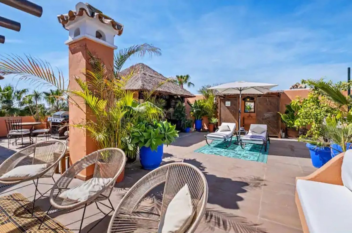 Penthouse in New Golden Mile-25