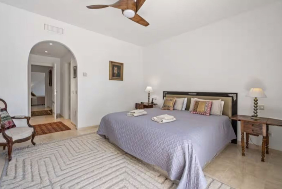 Penthouse in New Golden Mile-34
