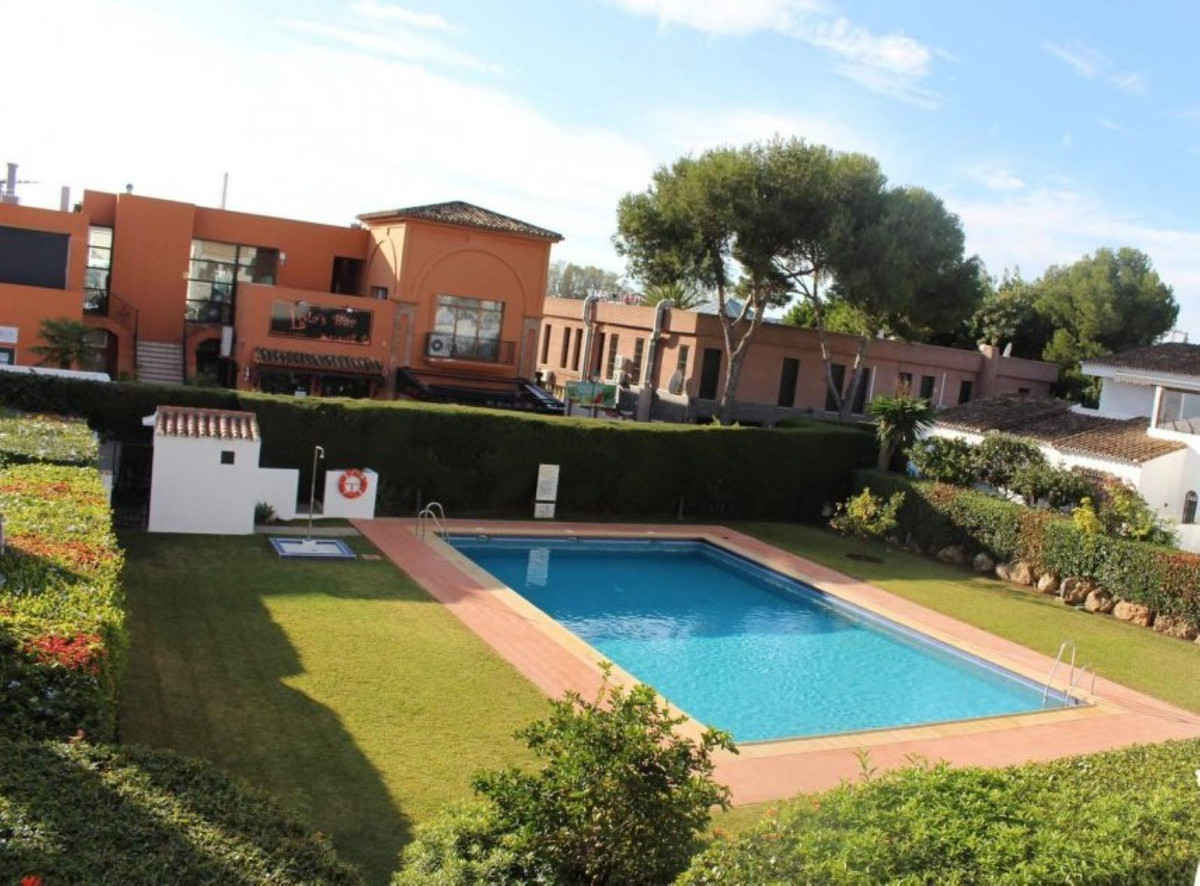 Begane grond appartement in New Golden Mile-1