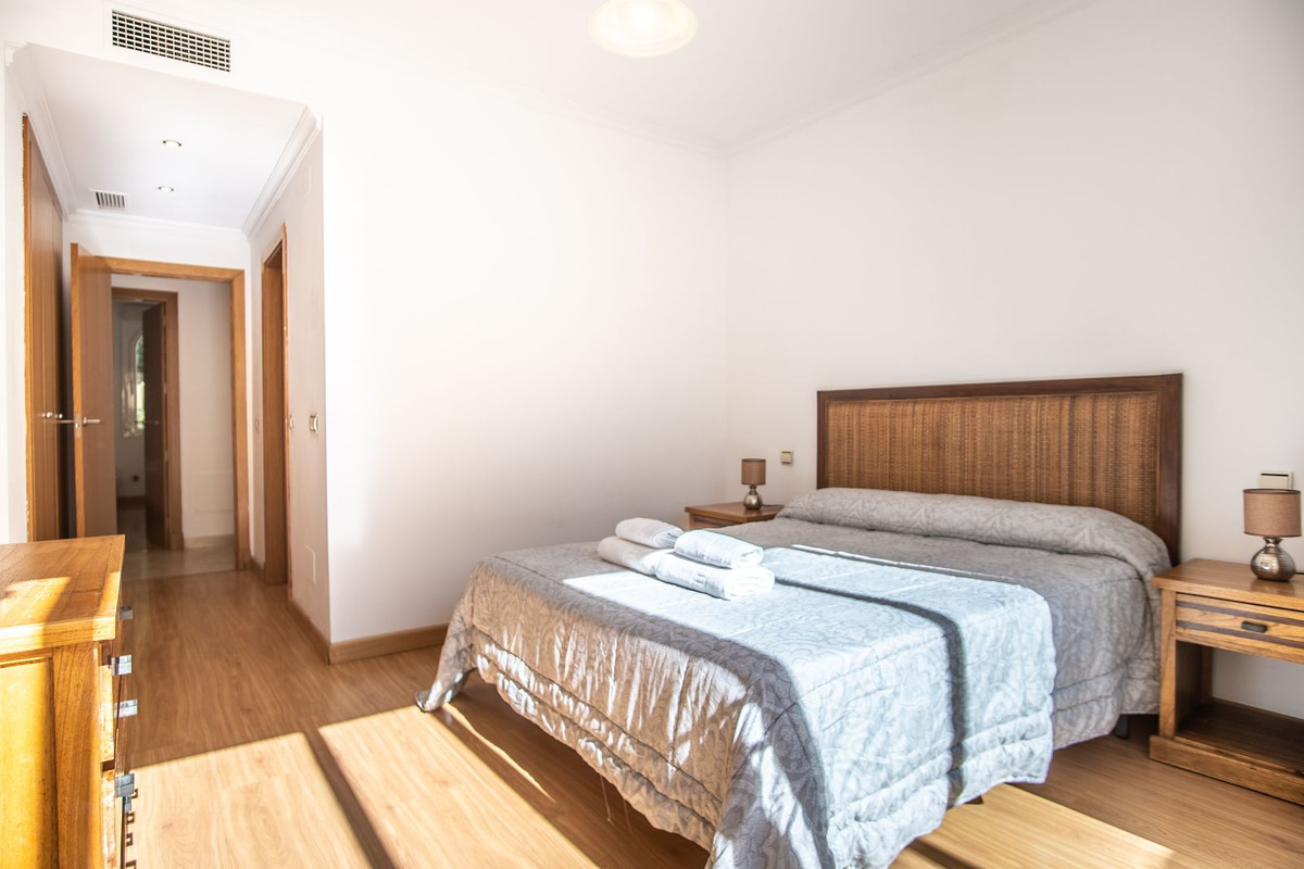 Tussenverdieping Appartement in New Golden Mile-8