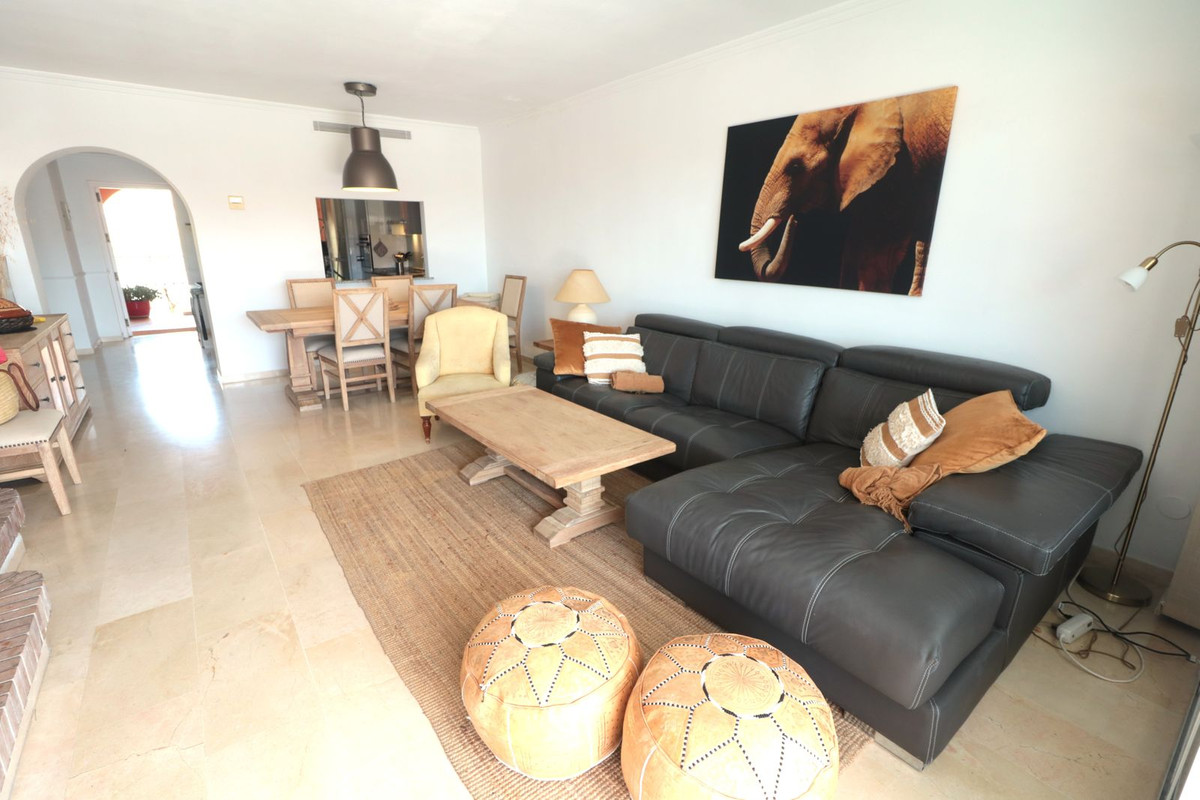 Bovenverdieping Appartement in New Golden Mile-10