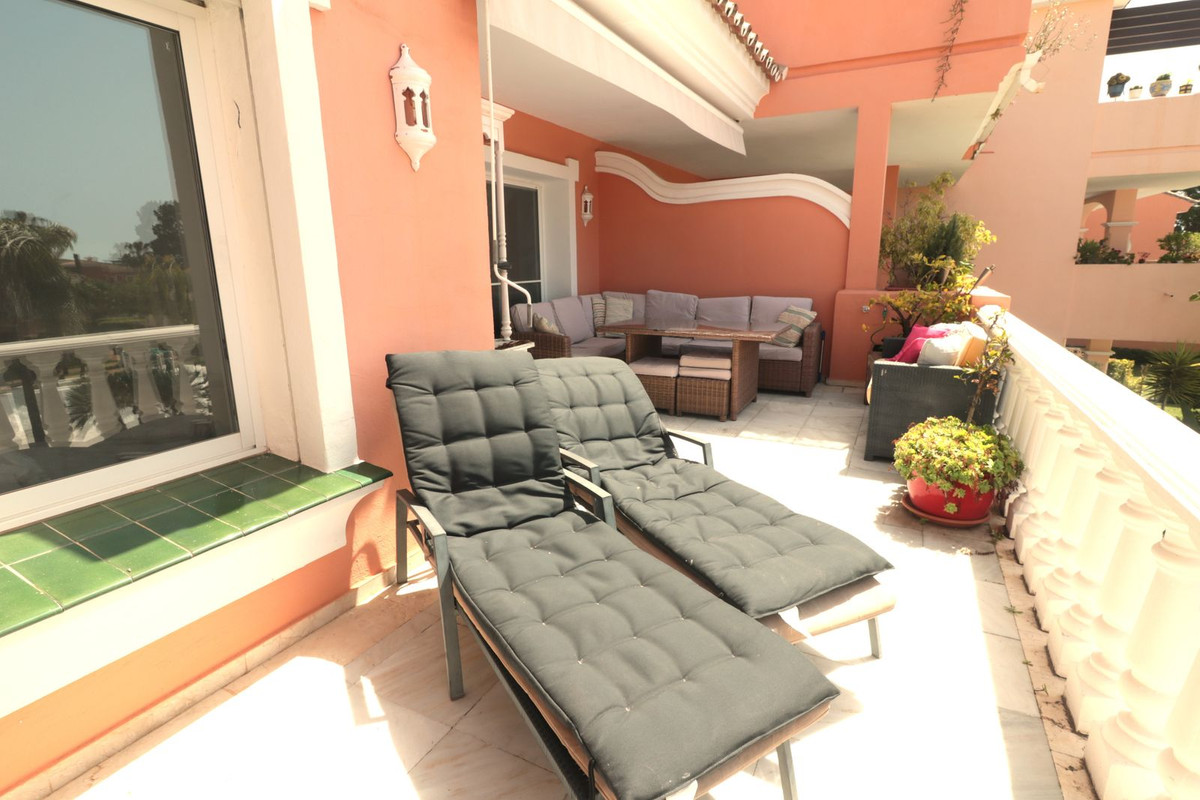 Bovenverdieping Appartement in New Golden Mile-12