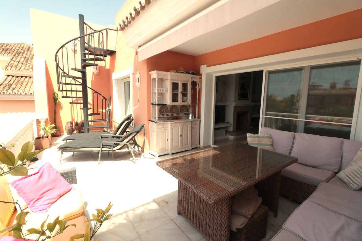 Bovenverdieping Appartement in New Golden Mile-13