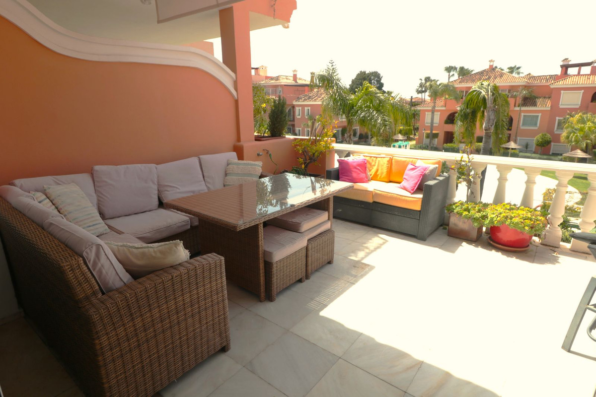 Bovenverdieping Appartement in New Golden Mile-14