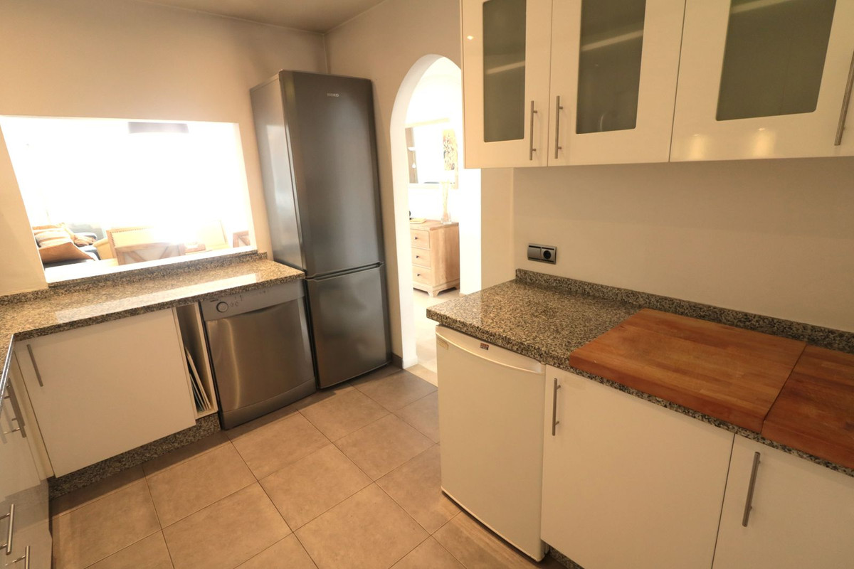 Bovenverdieping Appartement in New Golden Mile-24