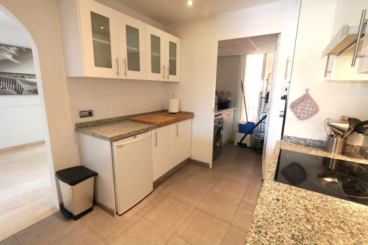 Bovenverdieping Appartement in New Golden Mile-25