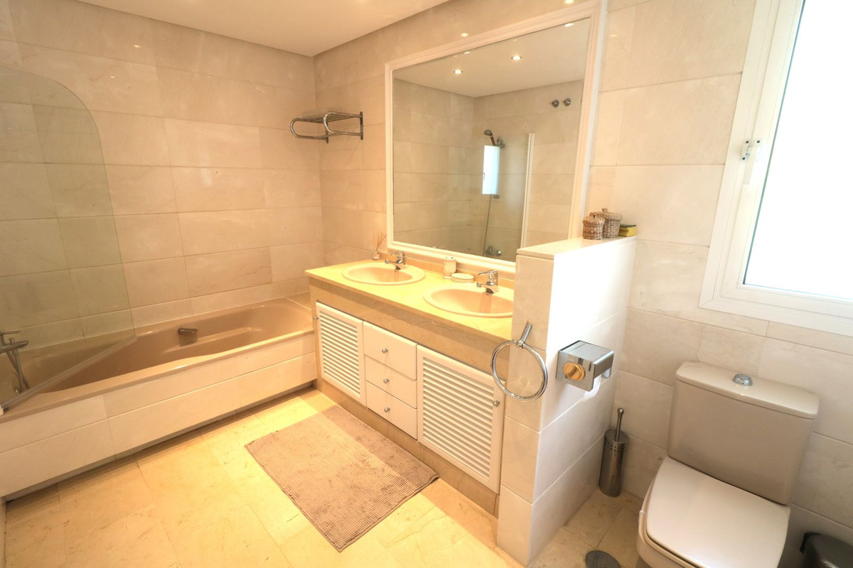 Bovenverdieping Appartement in New Golden Mile-28