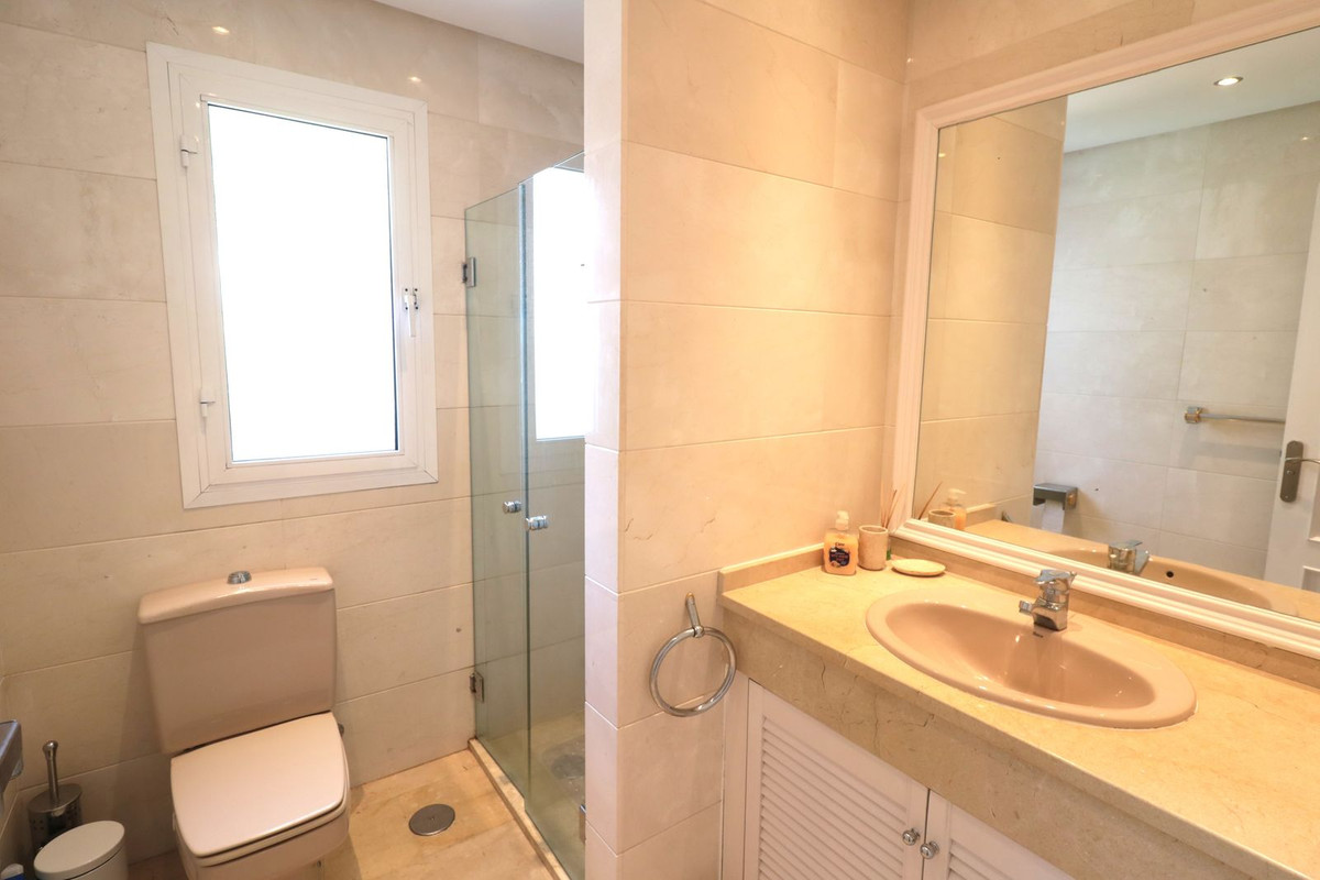 Bovenverdieping Appartement in New Golden Mile-29