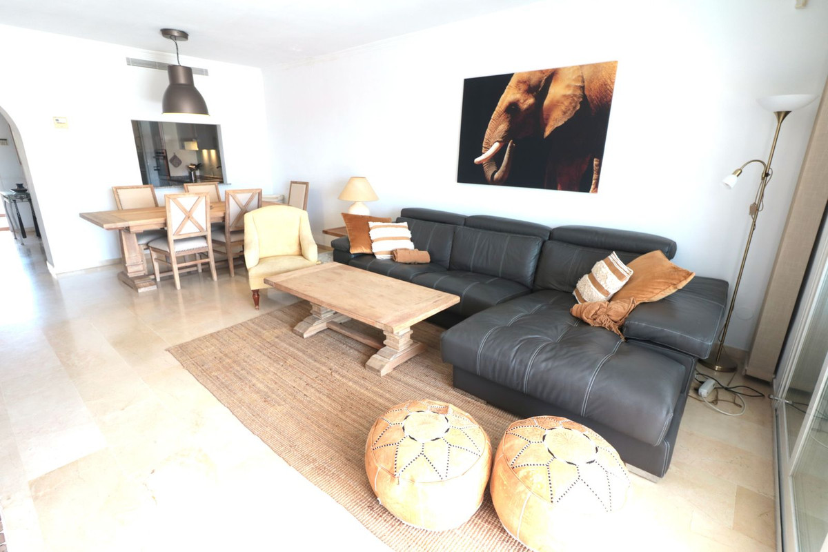 Bovenverdieping Appartement in New Golden Mile-5