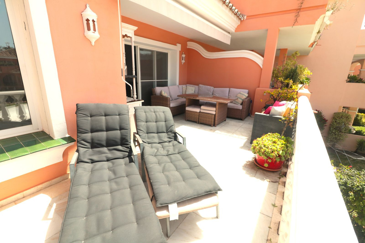 Bovenverdieping Appartement in New Golden Mile-6