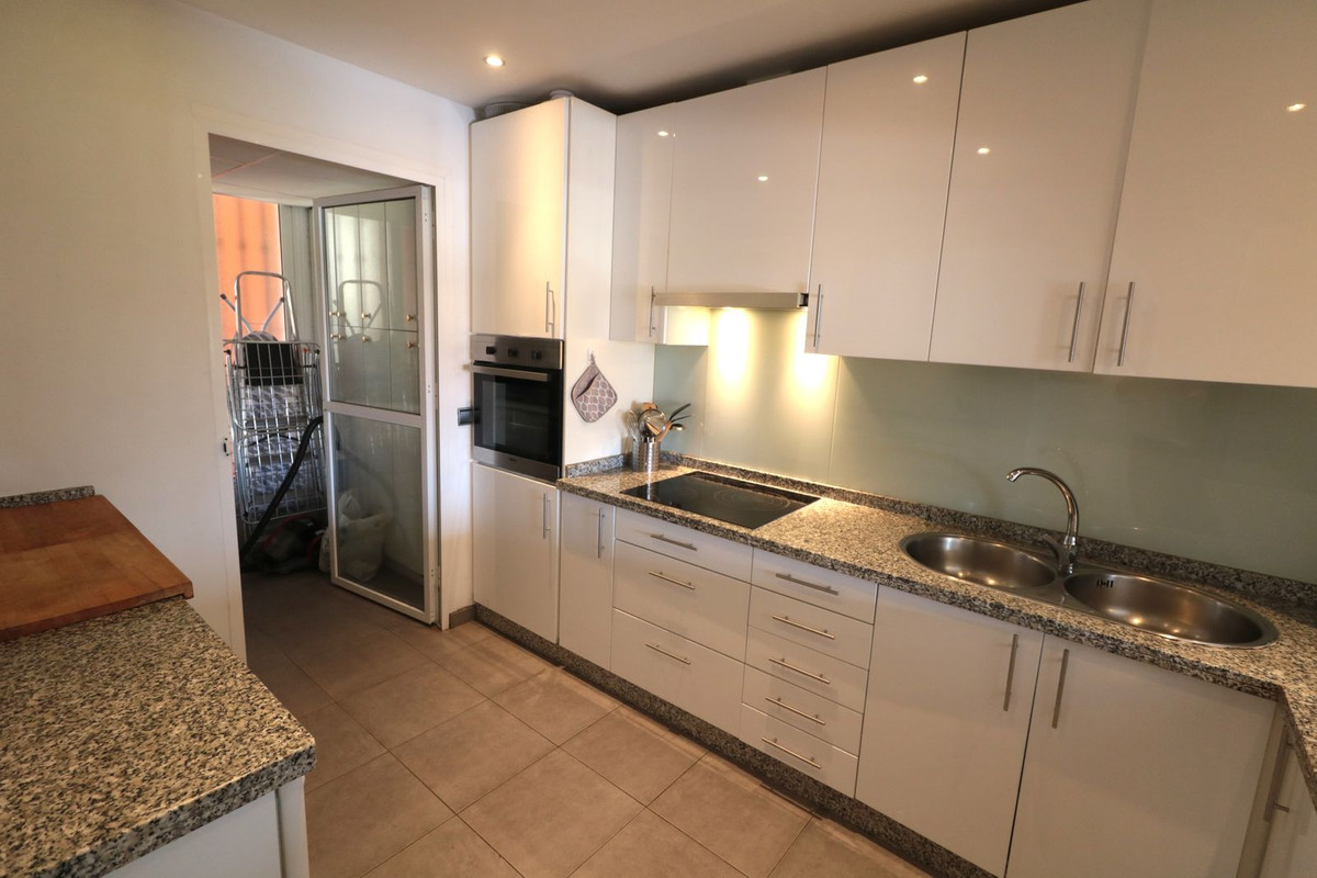 Bovenverdieping Appartement in New Golden Mile-8