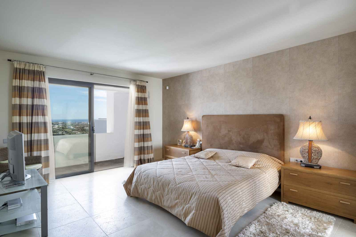 Penthouse in New Golden Mile-11