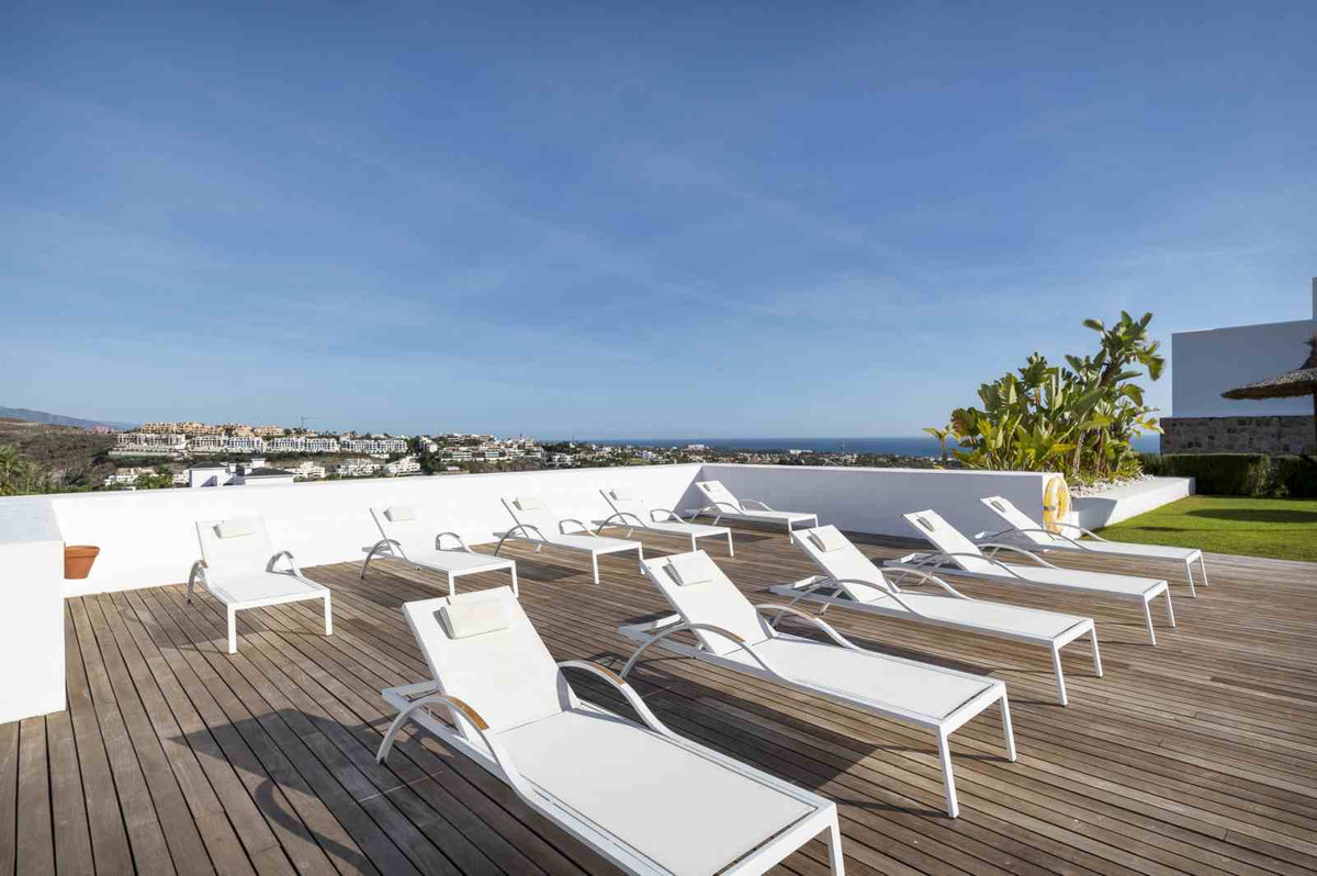 Penthouse in New Golden Mile-25