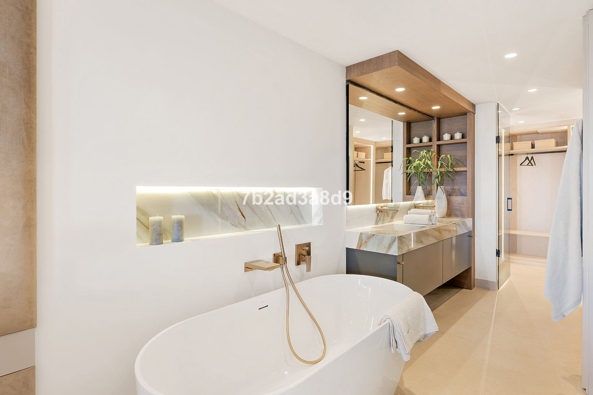 Appartement te koop in New Golden Mile | 4 slaapkamers H5107813