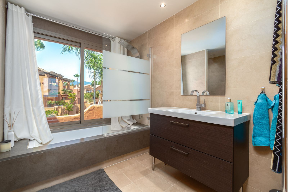 Appartement te koop in New Golden Mile | 1 slaapkamers H5110213