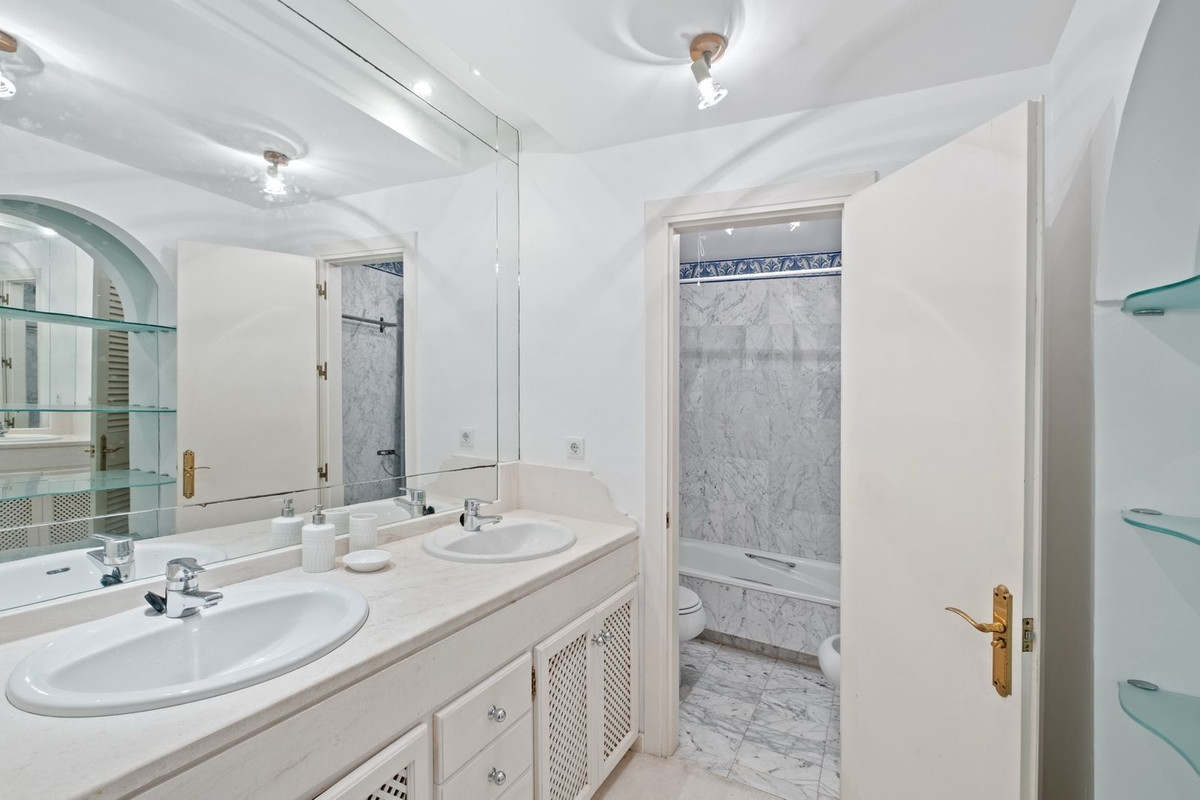 Appartement te koop in New Golden Mile | 2 slaapkamers H5116570