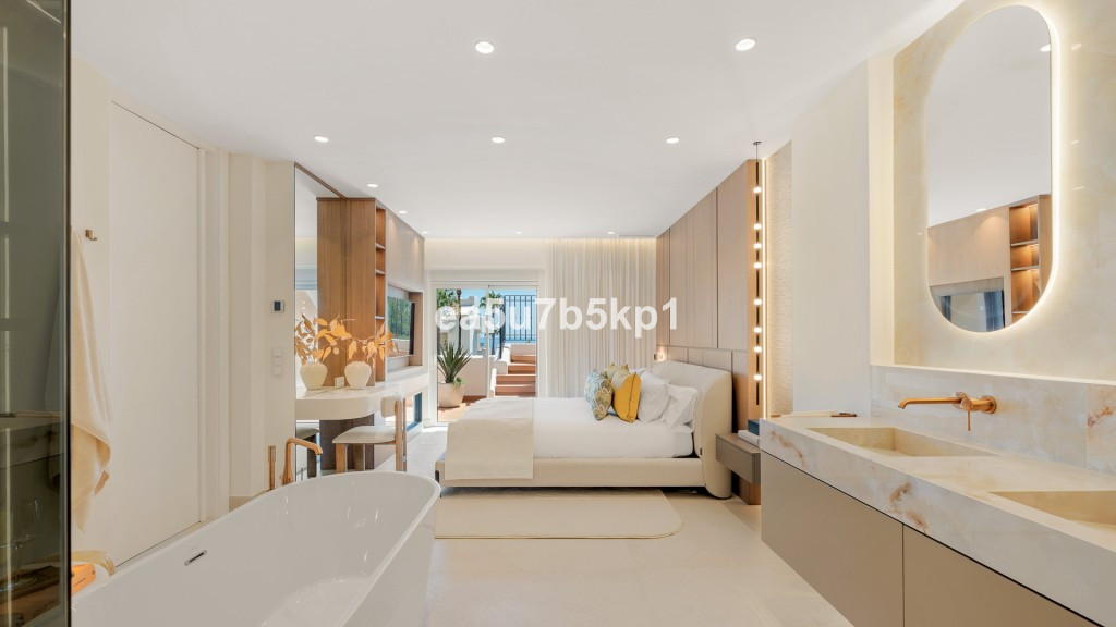 Appartement te koop in New Golden Mile | 3 slaapkamers H5132761