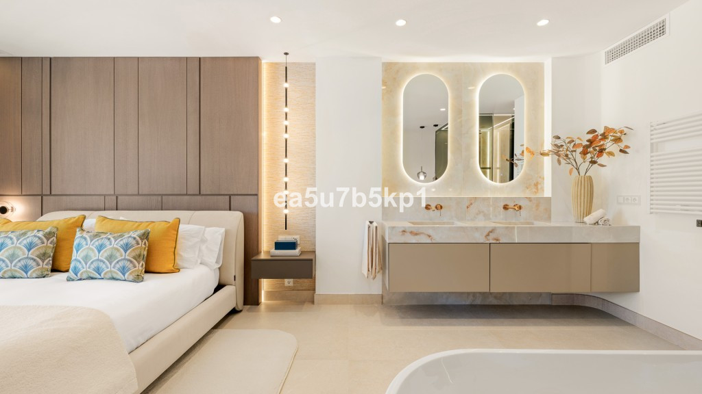 Appartement te koop in New Golden Mile | 3 slaapkamers H5132761