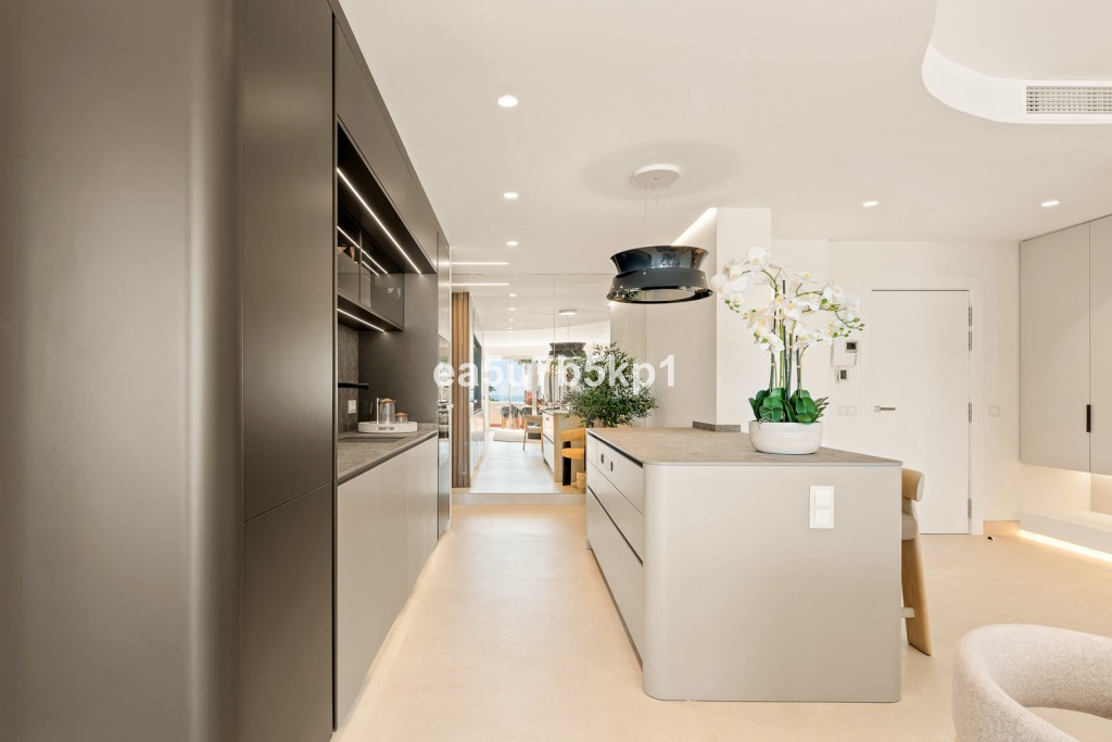 Appartement te koop in New Golden Mile | 3 slaapkamers H5132761