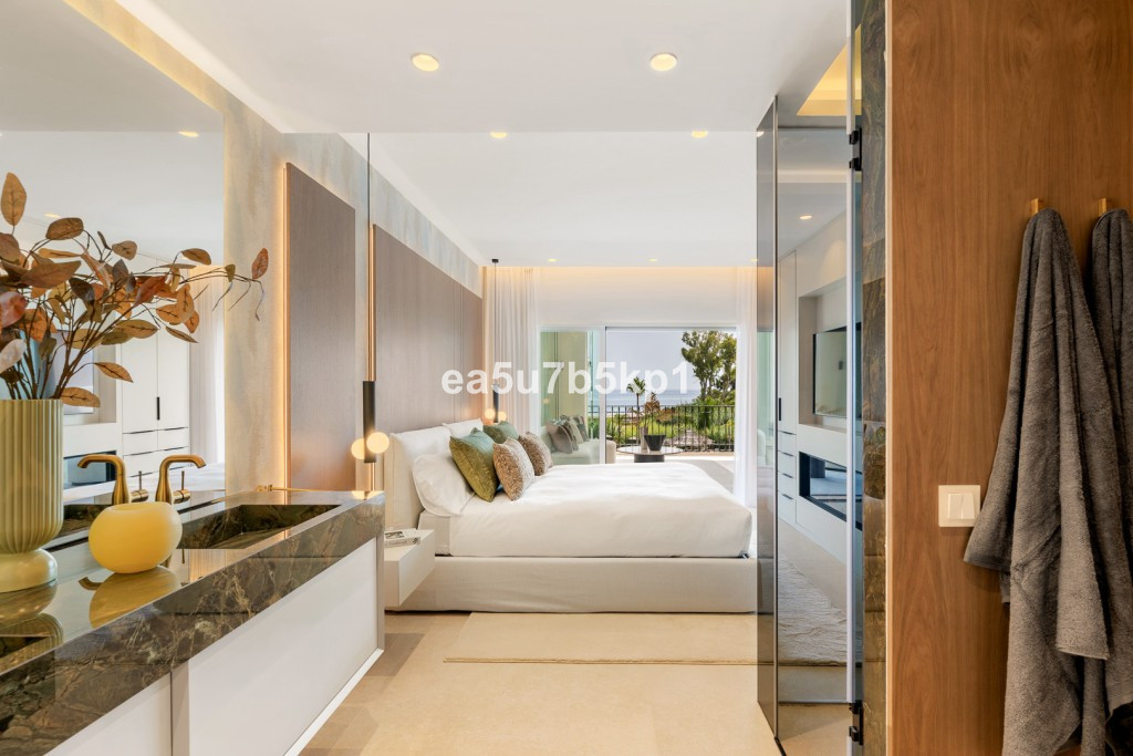 Appartement te koop in New Golden Mile | 3 slaapkamers H5138101