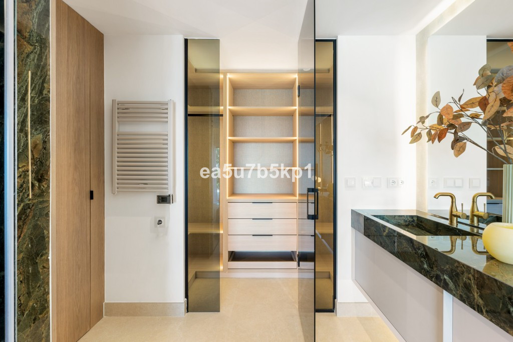 Appartement te koop in New Golden Mile | 3 slaapkamers H5138101