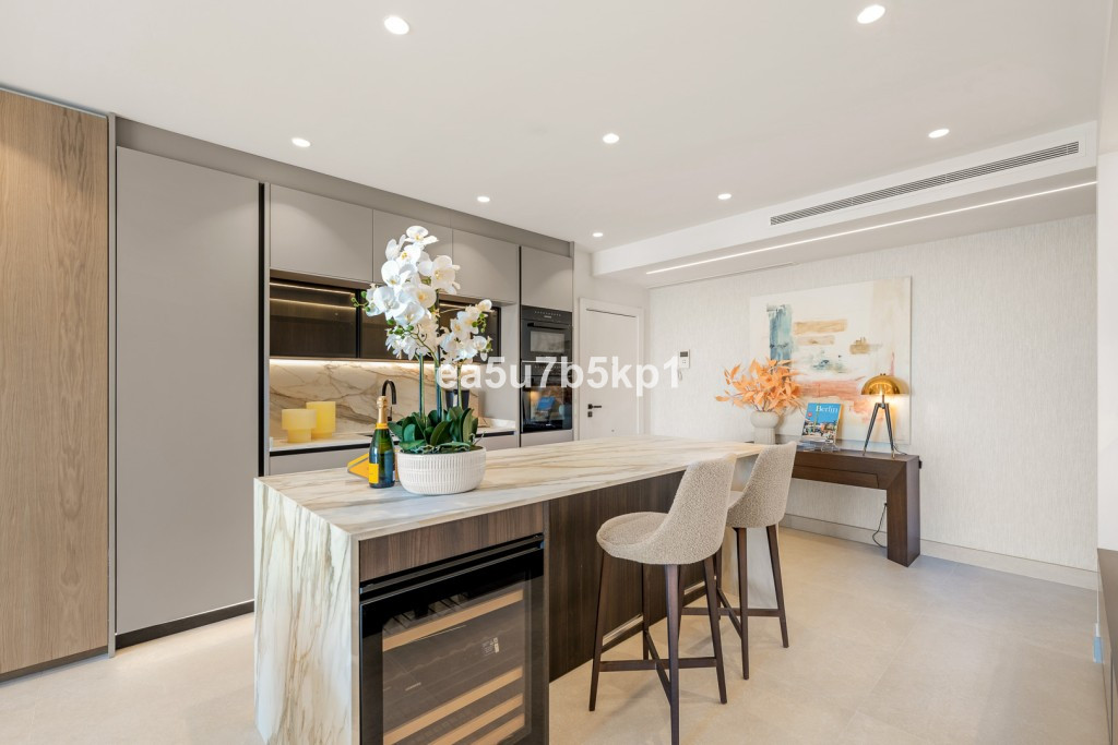 Appartement te koop in New Golden Mile | 3 slaapkamers H5138101