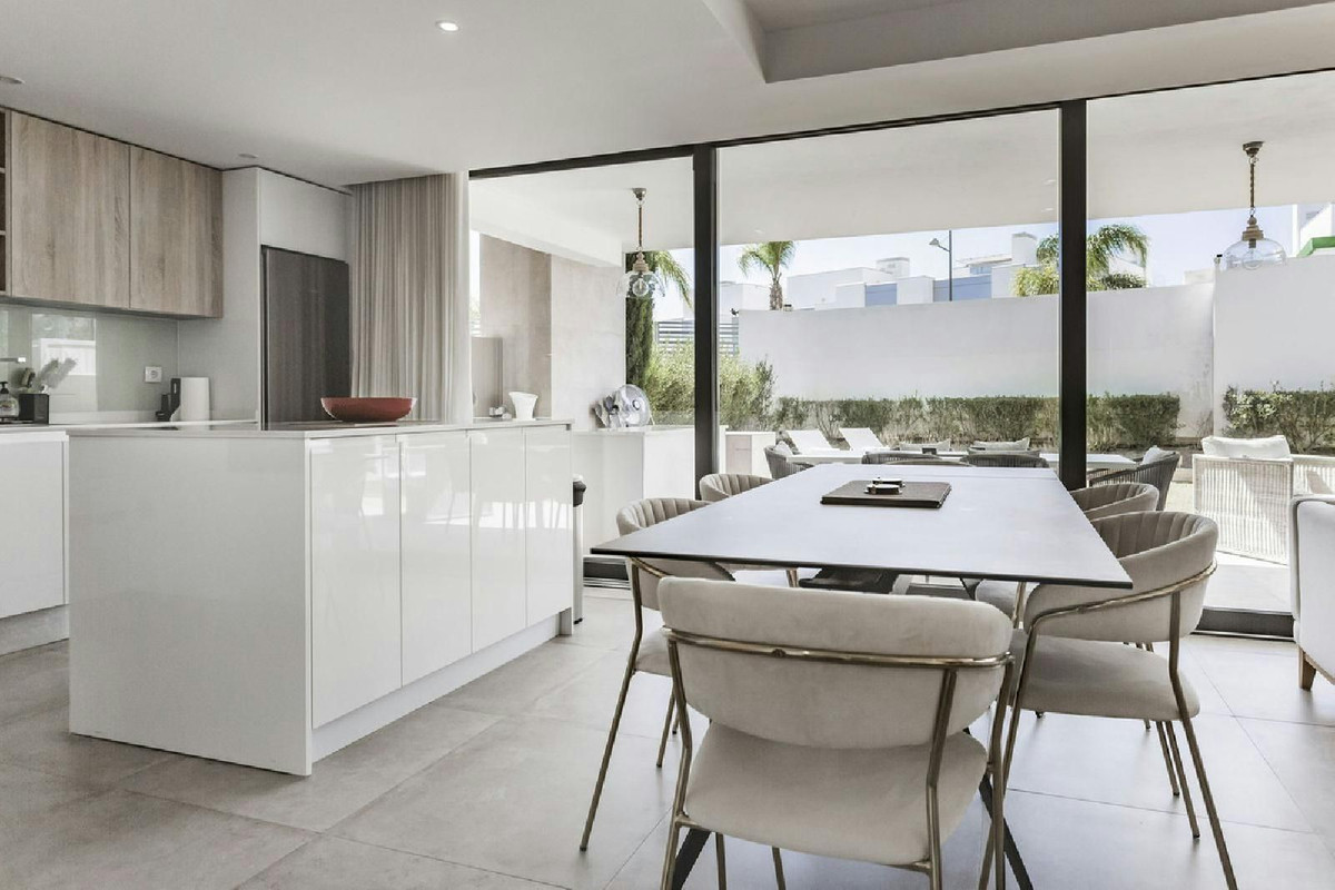 Appartement te koop in New Golden Mile | 2 slaapkamers H5296306